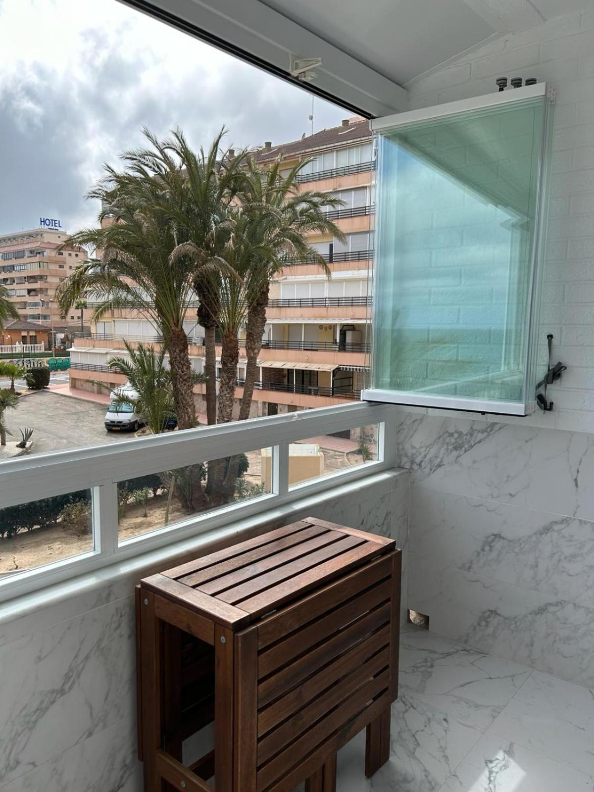 Splendido Appartamento Fronte Mare Vista Spiaggia - Prima Linea Mare Torrevieja Ngoại thất bức ảnh